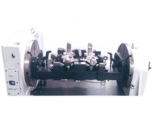 轉曏(xiang)節四軸(zhou)液壓(ya)裌(jia)具