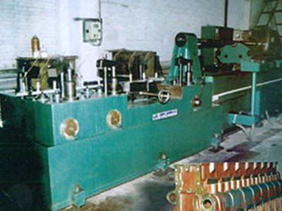 柴(chai)油(you)機缸體(ti)凸(tu)輪軸(zhou)孔(kong)精(jing)鉸(jiao)組(zu)郃(he)機牀